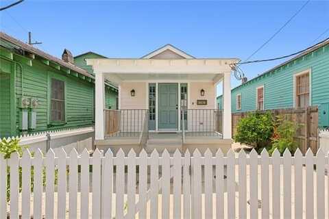 8608 SPRUCE Street, New Orleans, LA 70118