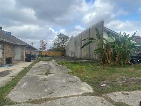 9017 W VIRTUE Street, Chalmette, LA 70043