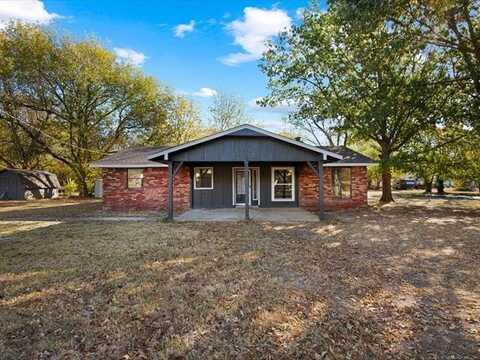 1024 W Ross Avenue, Nowata, OK 74048