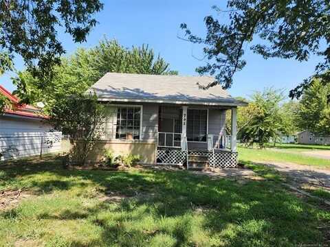 701 N Wineblood Street, Checotah, OK 74426