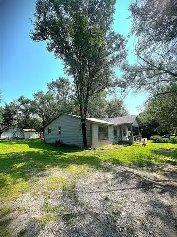 106 W 6th Street, Oilton, OK 74052