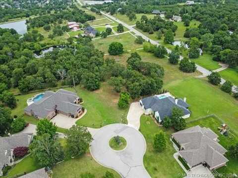 311 Summercrest Court, Sapulpa, OK 74066