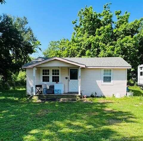 208 E 8th, Gore, OK 74435