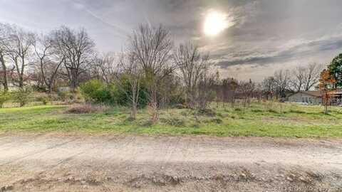 S 273rd Avenue E, Coweta, OK 74429