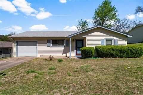 401 E 5th Place, Grove, OK 74344