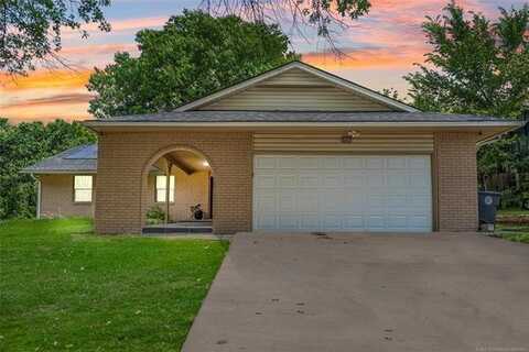 3803 E 69th Place, Tulsa, OK 74136