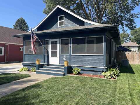 137 S 5th Avenue, Burwell, NE 68823