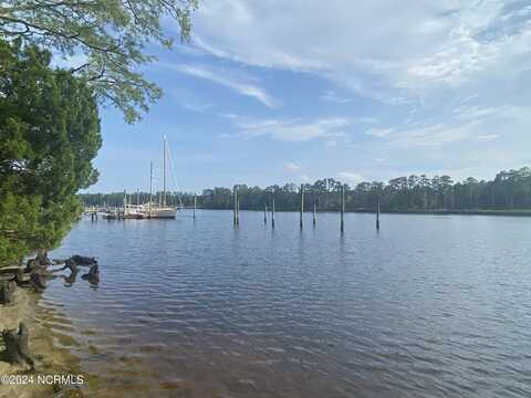 5314 Trade Winds Road, New Bern, NC 28560