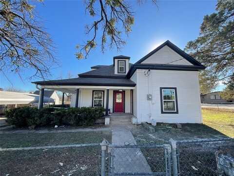 207 College Street, Chico, TX 76431