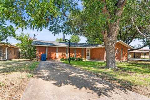 238 Circle Drive, Winters, TX 79567