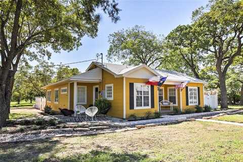 809 E Highway Street, Fredericksburg, TX 78624