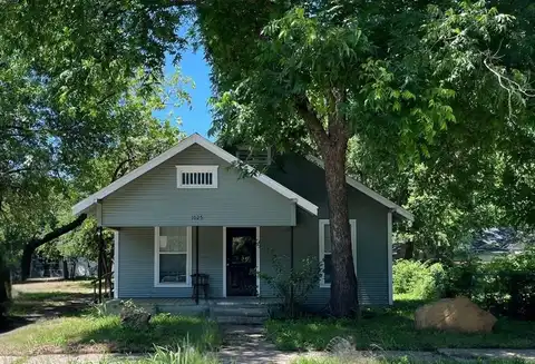 1025 E Tennie Street, Gainesville, TX 76240