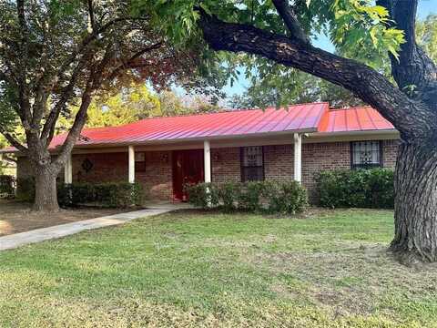 1912 MAPLEWOOD Court, Gainesville, TX 76240