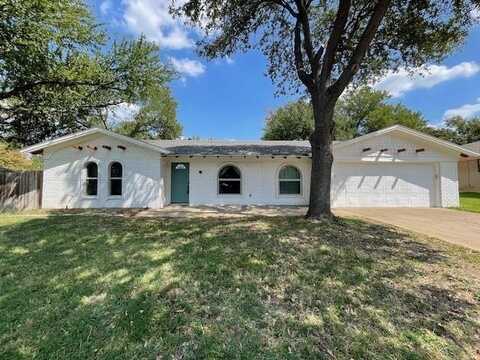 220 Shady Lake Drive, Hurst, TX 76054