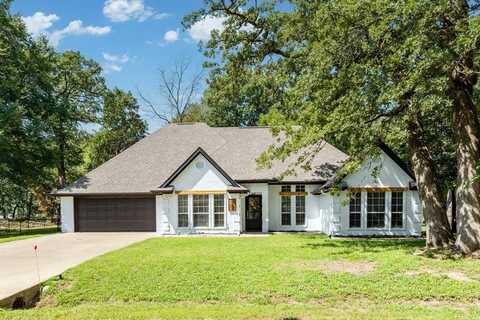 105 Royalwood Drive, Enchanted Oaks, TX 75156