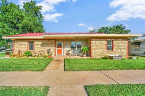 310 Earle Street, Quanah, TX 79252