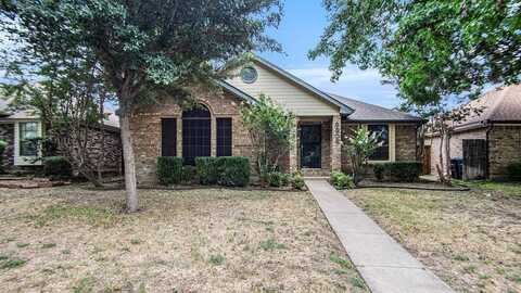 6908 Bentley Avenue, Fort Worth, TX 76137