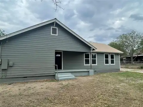 1710 W Peach Street, Goldthwaite, TX 76844