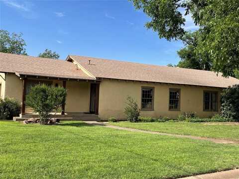 900 SE Third Street, Knox City, TX 79529