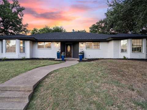 345 Somerset Circle, Bedford, TX 76022