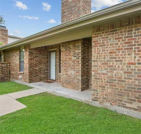 1006 Riverchase Street, Benbrook, TX 76126