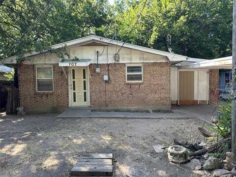 707 Raymond Street, Bowie, TX 76230