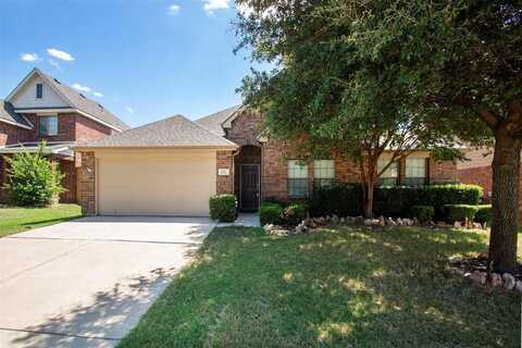 501 Crown Oaks Drive, Fort Worth, TX 76131