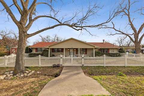 702 Peach Street, Sanger, TX 76266