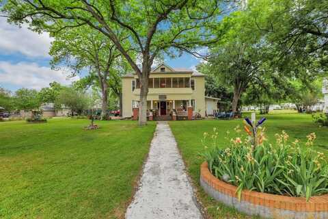 203 W Commerce St, San Saba, TX 76877