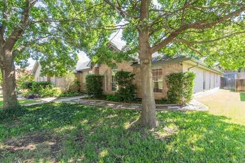 813 Hunters Glen Trail, Fort Worth, TX 76120