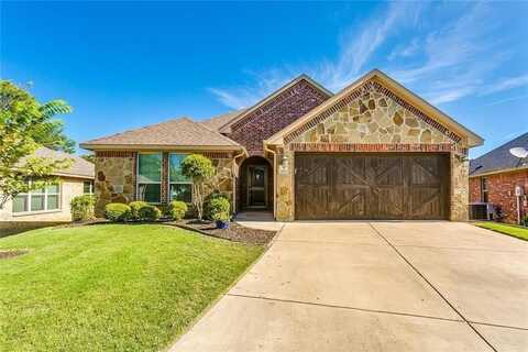 3003 Greenway Drive, Burleson, TX 76028