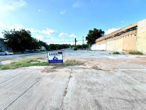 218 W 8th Street, Cisco, TX 76437