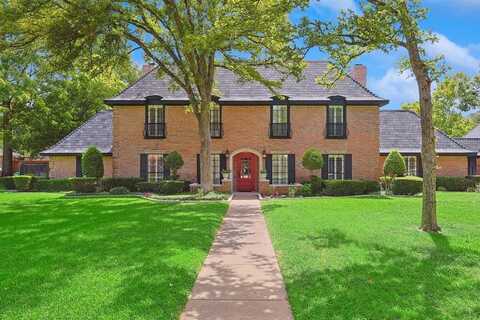 10 Country Place, Bedford, TX 76021