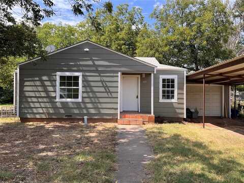 305 Paloma St, Winters, TX 79567