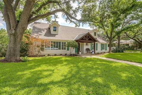 3832 Arroyo Road, Fort Worth, TX 76109