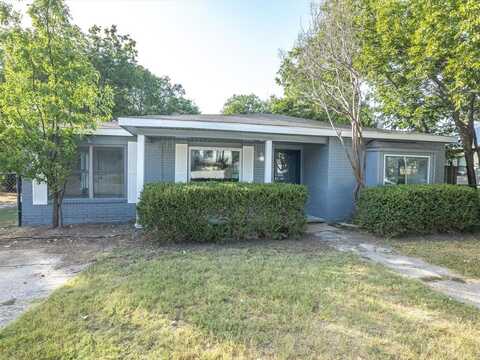 305 Miller Street, Bowie, TX 76230