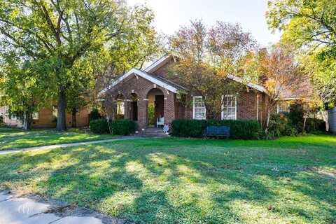 1106 E Reynolds Street, Stamford, TX 79553