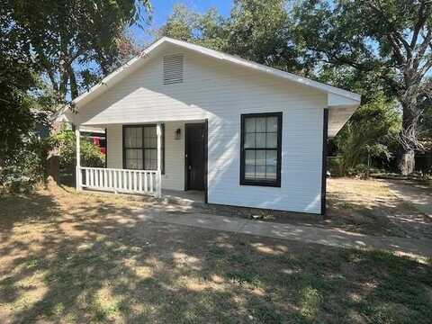 611 E Willingham Street, Cleburne, TX 76031