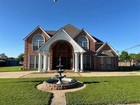 1301 Wyndmere Drive, DeSoto, TX 75115