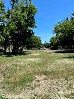 314 320 N Morris Street, Gainesville, TX 76240