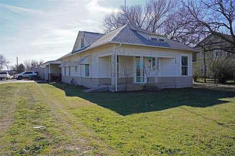 301 W Belknap Street, Jacksboro, TX 76458