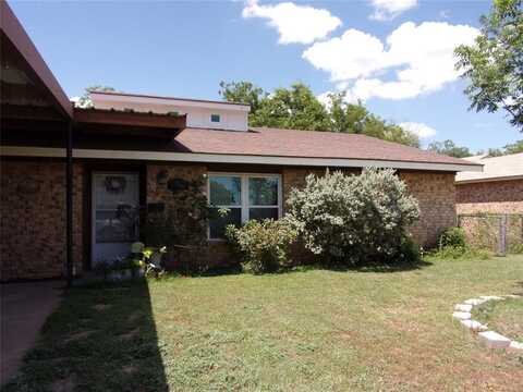 1106 W Pecan Street, San Saba, TX 76877