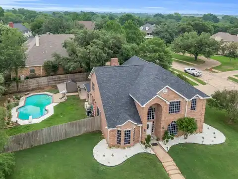 1300 Lakeridge Drive, Ennis, TX 75119