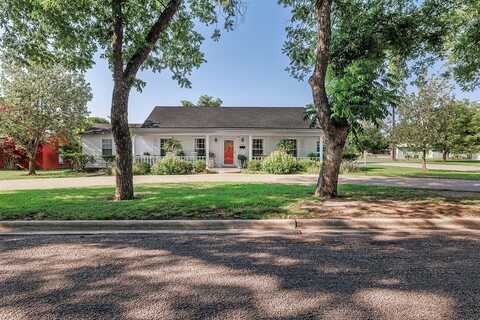 805 W 15th Street, Brady, TX 76825