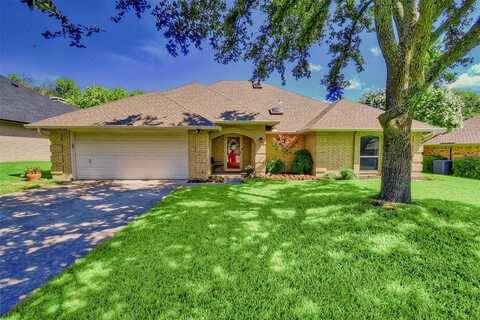 10156 Stoneleigh Drive, Benbrook, TX 76126