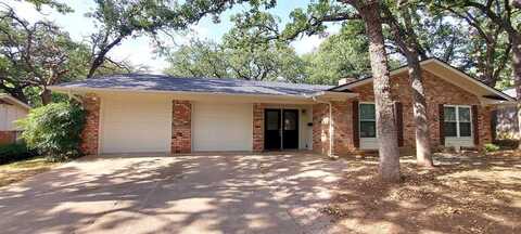 624 Hillview Drive, Hurst, TX 76054