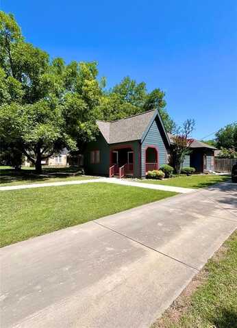 409 W Henry Street, Hamilton, TX 76531