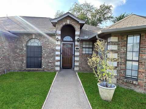 815 W Lynn Creek Drive, Arlington, TX 76001