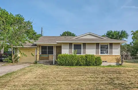 108 Leighton Drive, Terrell, TX 75160