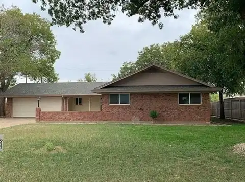 904 W Edwards Street, Olney, TX 76374